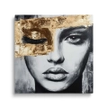Obraz-na-szkle-kwadrat-kobiece-spojrzenie-artystyczny-portret-kobiety_web.webp