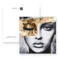 Obraz-na-szkle-kwadrat-wieszak-kobiece-spojrzenie-artystyczny-portret-kobiety_web.webp