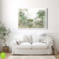 Plakat-poziom-rama-biala-wnetrze-zielona-egzotyczna-dzungla-do-salonu-liscie-palmy_web.webp