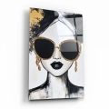 Obraz-na-szkle-pion-bok-zlota-ikona-portret-kobiety-okulary_web.webp