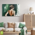 Obraz-na-szkle-poziom-wnetrze-kobieta-szmaragdowa-suknia_web.webp
