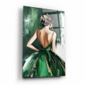 Obraz-na-szkle-pion-bok-kobieta-szmaragdowa-suknia_web.webp