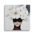 Obraz-na-szkle-kwadrat-kobieta-z-bialymi-kwiatami_web.webp