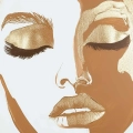 Obraz-na-plotnie-fragment-zloty-makijaz-portret-twarzy_web.webp