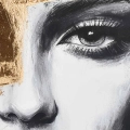 fototapeta-okragla-portret-kobiety-styl-nowoczesny-czarn-biala-fragment_web.webp