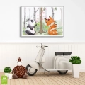 plakat-srebrna-wnetrze-panda-i-przytulone-liski-w-brzozowym-lesie-pokoj-dziecka_web.webp