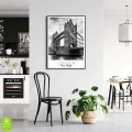plakat-czarna-wnetrze-londyn-tower-bridge-nowoczesna-dekoracja-salon-kuchnia-jadalnia_web.webp