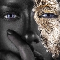 fototapeta-twarz-kobiety-czarno-zlota-fragment_web.webp