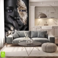 fototapeta-twarz-kobiety-czarno-zlota-wnetrze1_web.webp