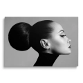 portret-kobiety-czarno-biala-plotno-prostokat_web.webp