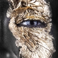 portret-kobiety-czarno-zloty-glamour-plotno-fragment_web.webp