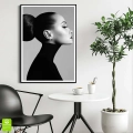 plakat-czarna-wnetrze-kobieta-portret-kobiety-profil_web.webp