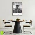 plakat-drewno-wnetrze-brooklyn-bridge-czarno-bialy-obraz-mostu_web.webp