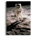 plakat-kosmos-astronauta-ksiezyc-nasa-czarno-bialy-pokoj-biuro-salon-bez-marginesu.webp