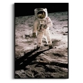 plakat-kosmos-astronauta-ksiezyc-nasa-czarno-bialy-pokoj-biuro-salon-bez-marginesu.webp
