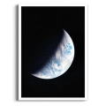plakat-kosmos-planeta-ziemia-sierp-czarny-blekit-nowoczesny-minimalistyczny-z-marginesem.webp