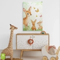 jelonki-w-lesie-sarenki-motyle-zielono-bezowy-plotno-pion-wnetrze_web.webp