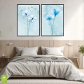 zestaw-2-plakatow-akwarela-niebieskie-kwiaty-bm-czarna-wnetrze.webp