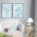 zestaw-2-plakatow-akwarela-niebieskie-kwiaty-II-czarna-wnetrze.webp