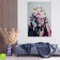 obraz-na-plotnie-kobieta-rock-star-fioletowy-rozowy-wnetrze_webp.webp
