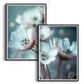 zestaw-2-plakatow-biale-kwiaty-z-rosa-niebiesko-bialy-czarna.webp