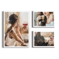 zestaw-3-plakatow-galeria-malarska-kobieta-wino-elegance-bez-bordo-salon-ramka-biala.webp