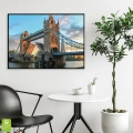 londyn-tower-bridge-do-salonu-i-sypialni-bm-plakat-czarna-wnetrze.webp