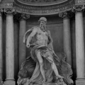 rzym-fontanna-di-trevi-czarno-bialy-plakat-fragment.webp
