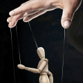 marionetka-sukces-styl-loft-czarny-plakat-fragment.webp