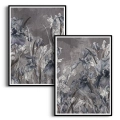 zestaw-2-plakatow-szare-irysy-do-sypialni-salonu-czarna.webp