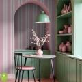 tapeta-na-wymiar-w-pasy-baby-pink-stripe-jasnorozowa-wnetrze2.webp