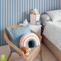 tapeta-na-wymiar-light-blue-narrow-stripe-jasnoniebieskia-waskie-pasy-wnetrze1.webp