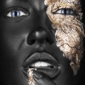 zestaw-2-plakatow-portret-kobiety-usta-czarny-ze-zlotem-elegancki-glamour-do-jadalni-biura-fragment.webp