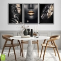 zestaw-3-plakatow-twarz-kobiety-zlote-usta-tryptyk-glamour-do-salonu-sypialni-biura-czarna-wnetrze.webp