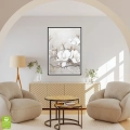 plakat-kwiaty-magnolii-i-do-salonu-sypialni-czarna-wnetrze.webp