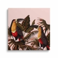 obraz-na-plotnie-papugi-wsrod-tropikalnych-lisci-kwadrat.webp