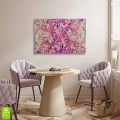 obraz-szklo-sciana-roz-wnetrze.webp