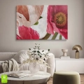 obraz-na-plotnie-delikatne-duze-kwiaty-wnetrze.webp