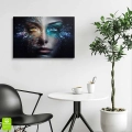 obraz-na-szkle-akrylowym-intrygujace-spojrzenie-wnetrze.webp