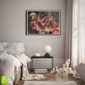 plakat-czarna-ramka-wnetrze-bukiet-piwonii.webp