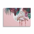 obraz-szklo-piekne-flamingi-na-tle-ksiezyca-i-tropikalnej-roslinnosci-przod.webp