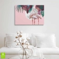 obraz-na-szkle-akrylowym-piekne-flamingi-na-tle-ksiezyca-i-tropikalnej-roslinnosci-wnetrze.webp