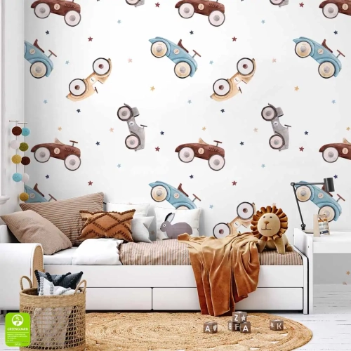 tapeta-dla-dzieci-motoryzacyjna-samochodziki-retro-i-kolorowe-gwiazdki-wnetrze.webp