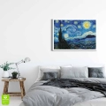 Plakat Vincent Van Gogh Gwiaździsta noc reprodukcja biała ramka w pokoju