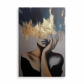obraz-na-szkle-akrylowym-portet-kobiety-za-zlota-zaslona-przod.webp
