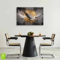 obraz-na-szkle-akrylowym-phoenix-lecacy-nad-zlotym-ksiezycem-wnetrze.webp