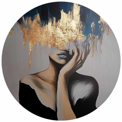 Fototapeta-okragla -portret-kobiety-za-zlota-zaslona-przod.webp