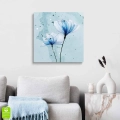 obraz-szklo-niebieskie-kwiaty-II-wnetrze-kwadrat.webp