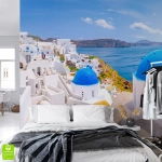 Fototapeta na wymiar: Słoneczne Santorini – Widok na Morze i Białe Domki, Efekt Okna 3D do Salonu, Sypialni, Kuchni, Styl Nowoczesny, Nadmorski